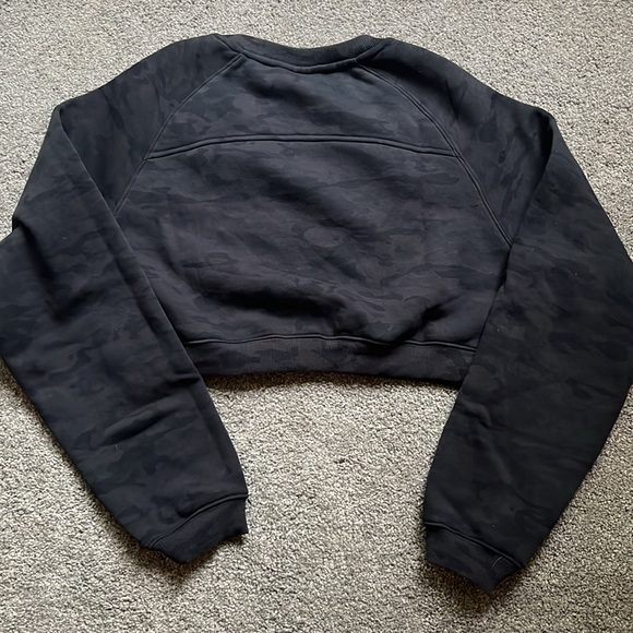 Alphalete Black Camo Cropped Sweatshirt- Sz M - Picture 2 of 2